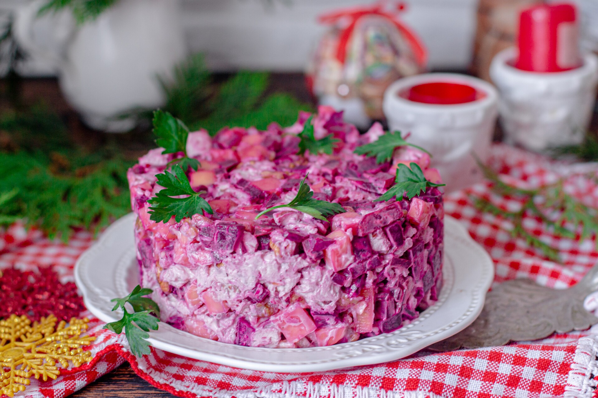 Шаг 8 приготовления Свекольный салат с курицей и сыром