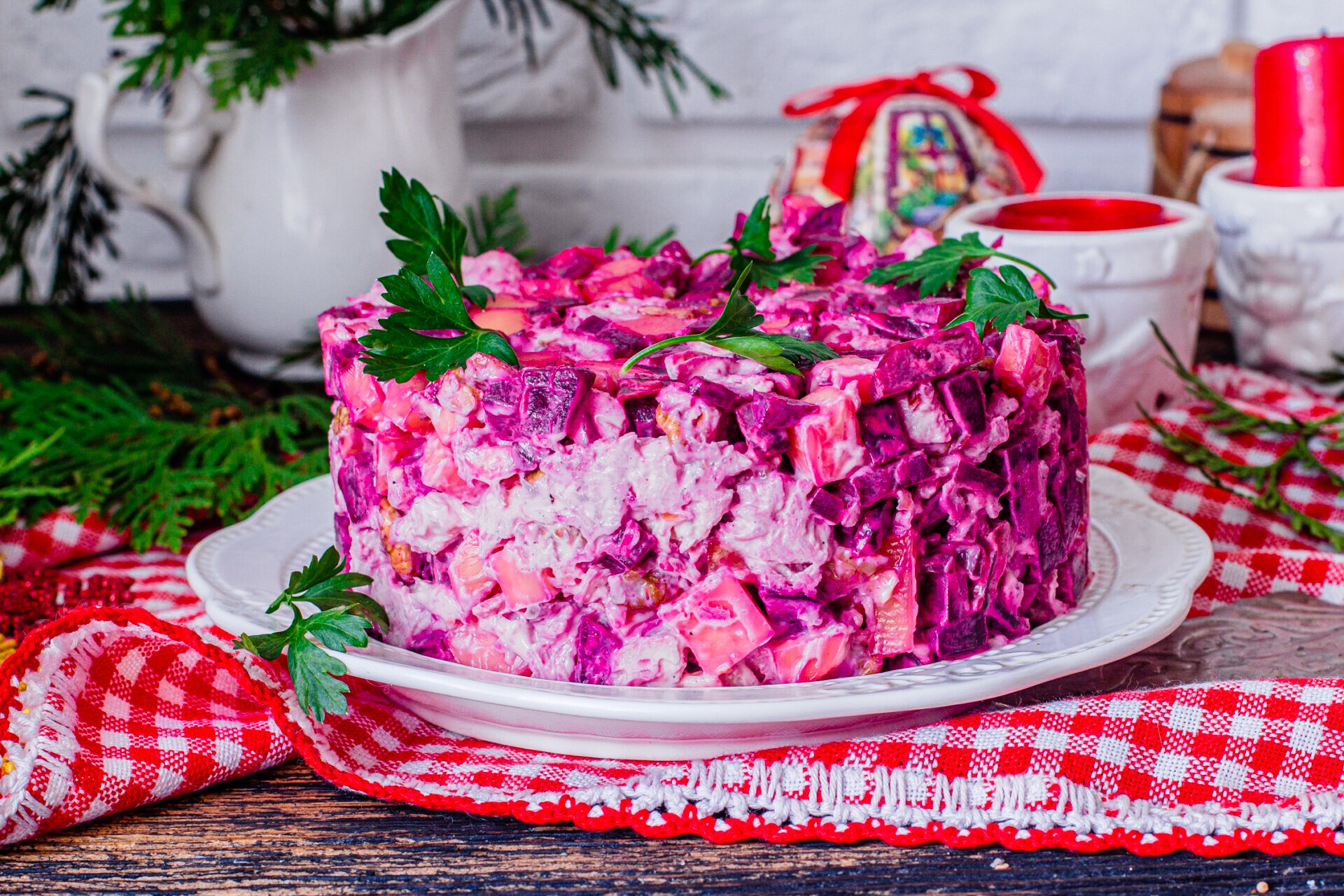 Обложка рецепта Свекольный салат с курицей и сыром