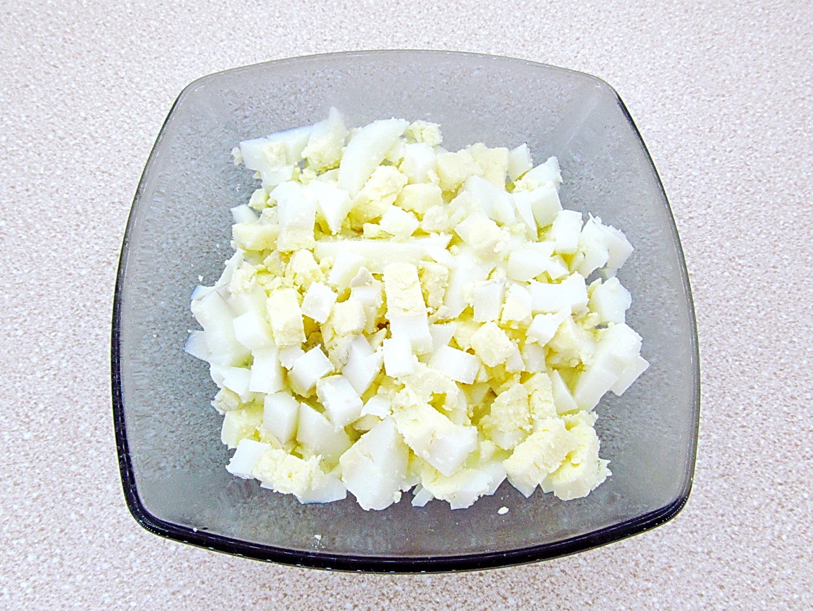 Шаг 3 приготовления Салат из свеклы с фасолью и копченой курицей