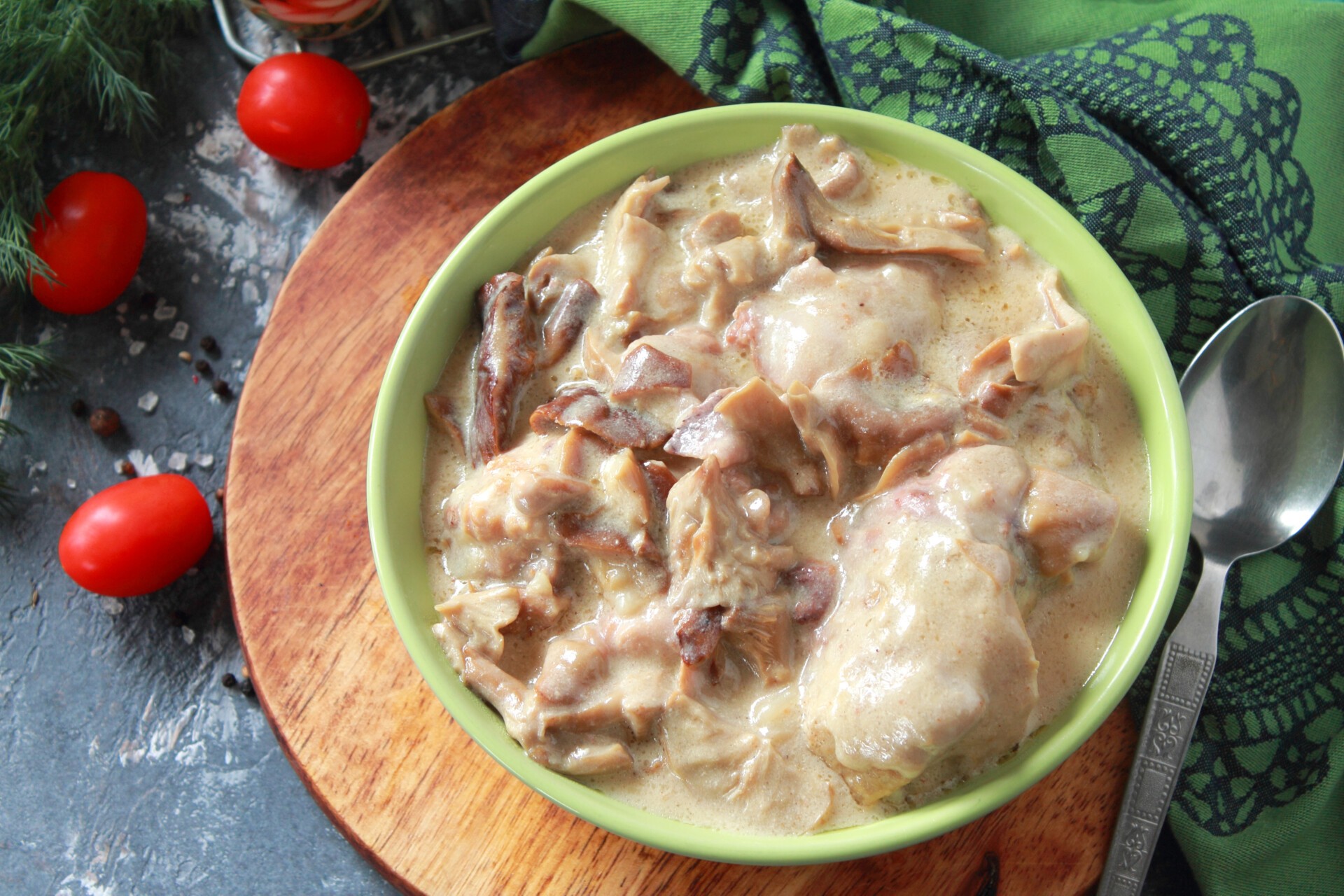 Шаг 7 приготовления Фрикасе из курицы с грибами