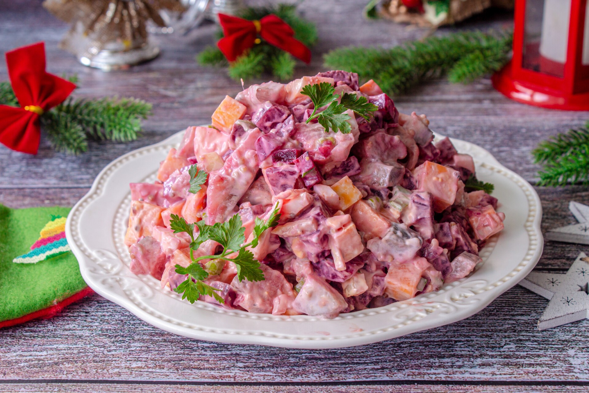 Шаг 8 приготовления Салат со свеклой, сыром и сельдью