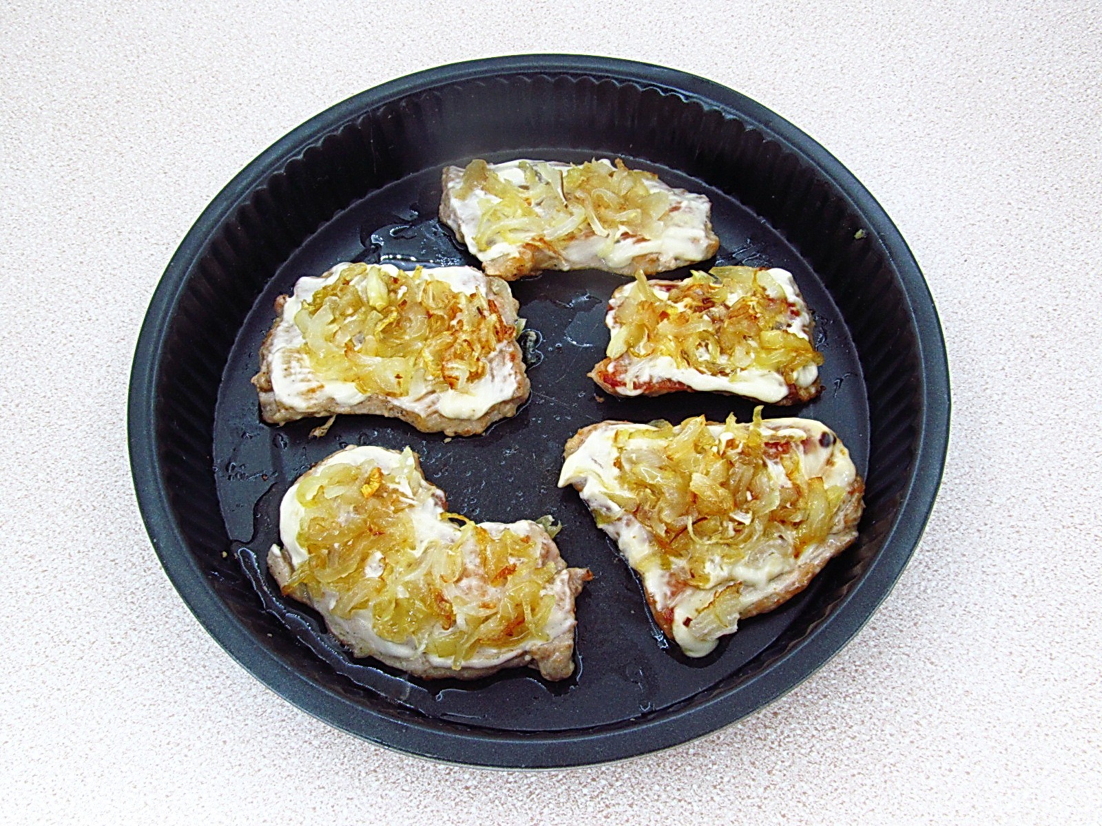 Шаг 9 приготовления Запечённое мясо с киви