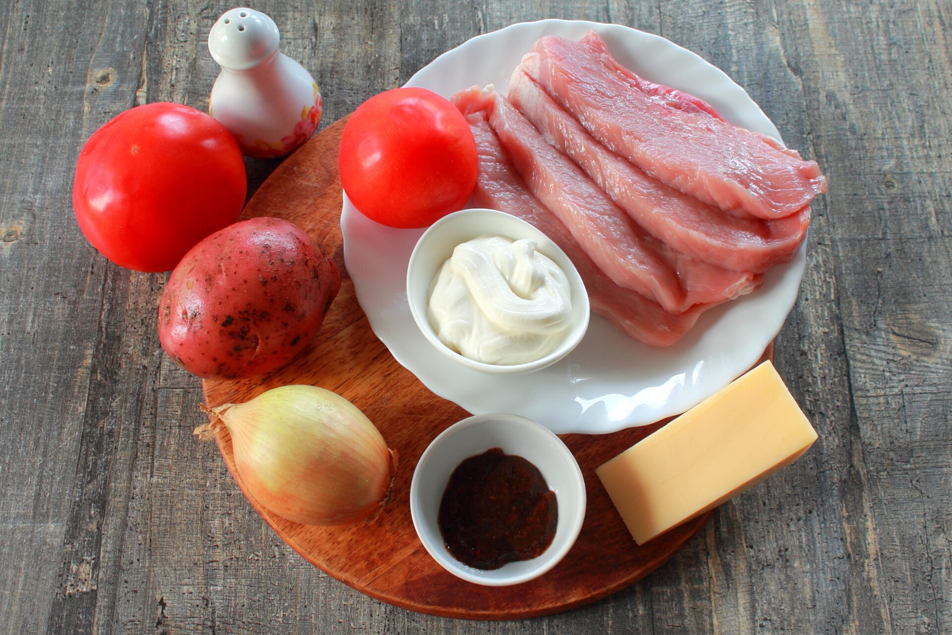 Ингредиенты Мясо по-царски с помидорами Фото ингредиенты Мясо по-царски с помидорами