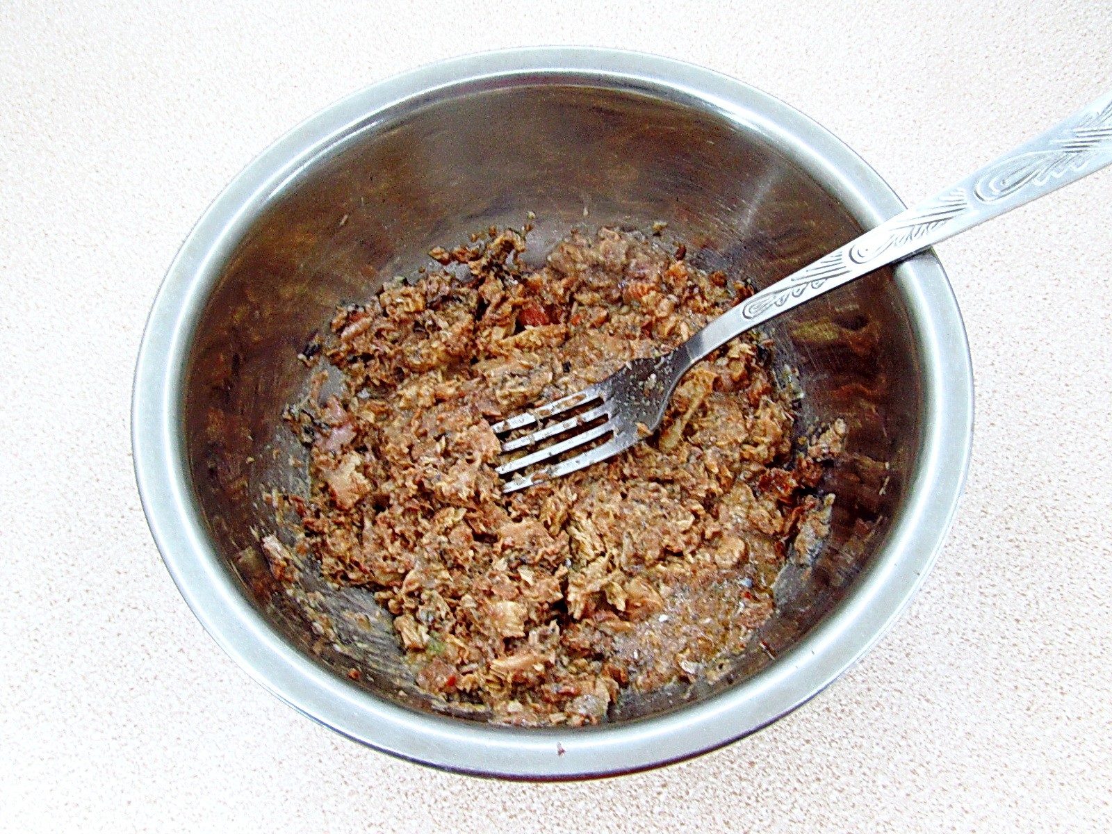 Шаг 2 приготовления Фаршированные крабовые палочки с консервами и рисом