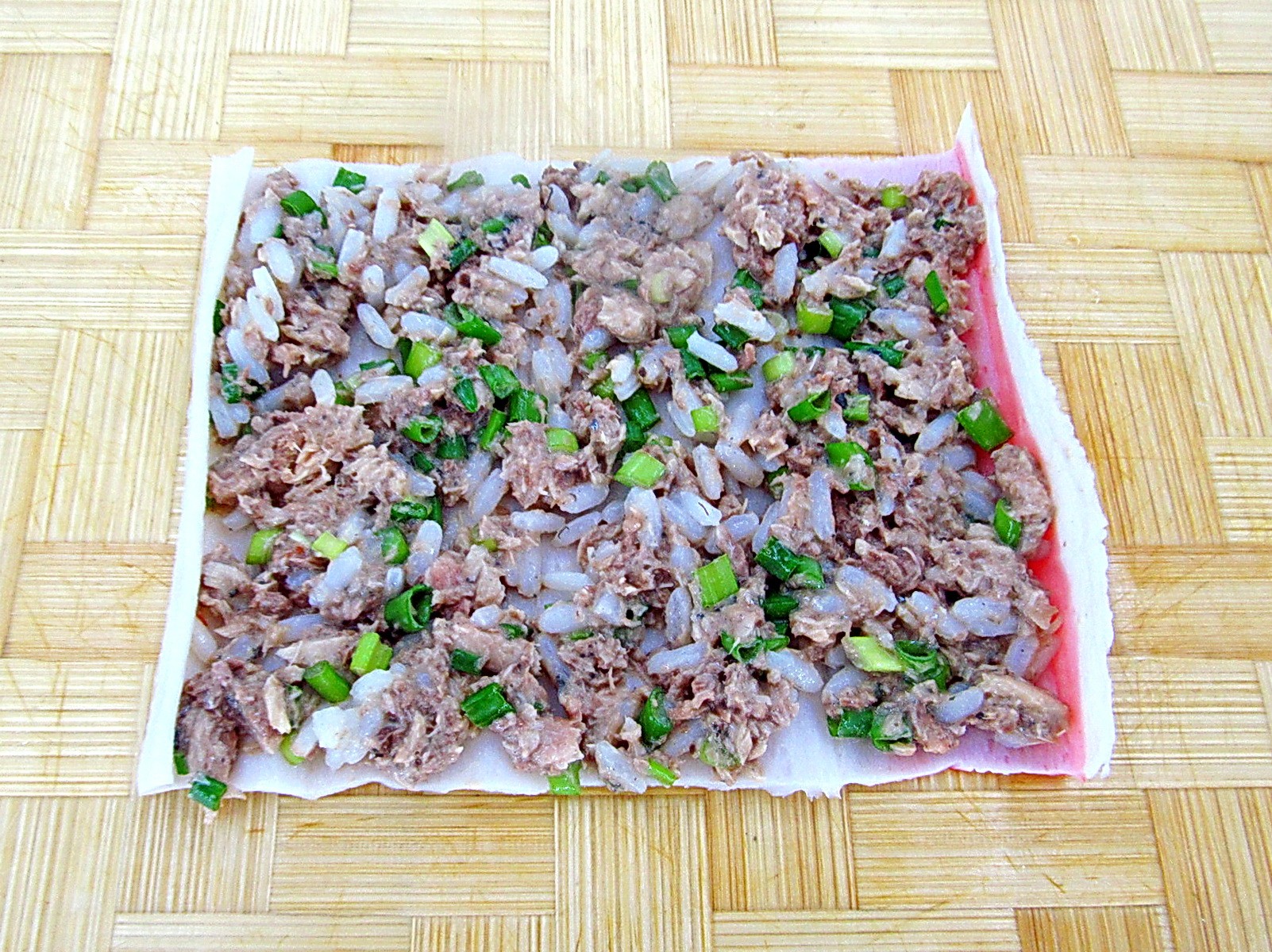 Шаг 7 приготовления Фаршированные крабовые палочки с консервами и рисом