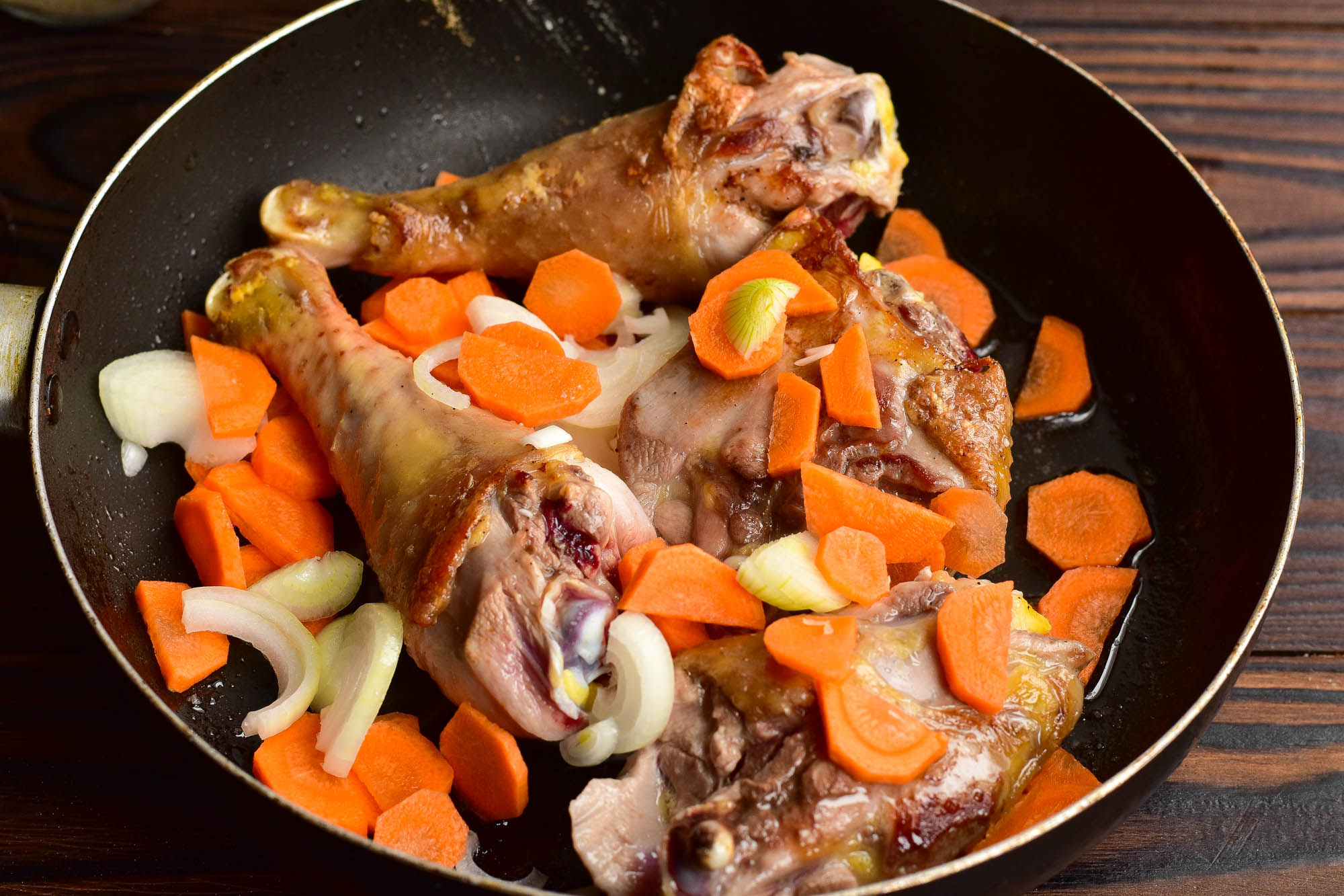 Шаг 4 приготовления Гречка с курицей на сковороде