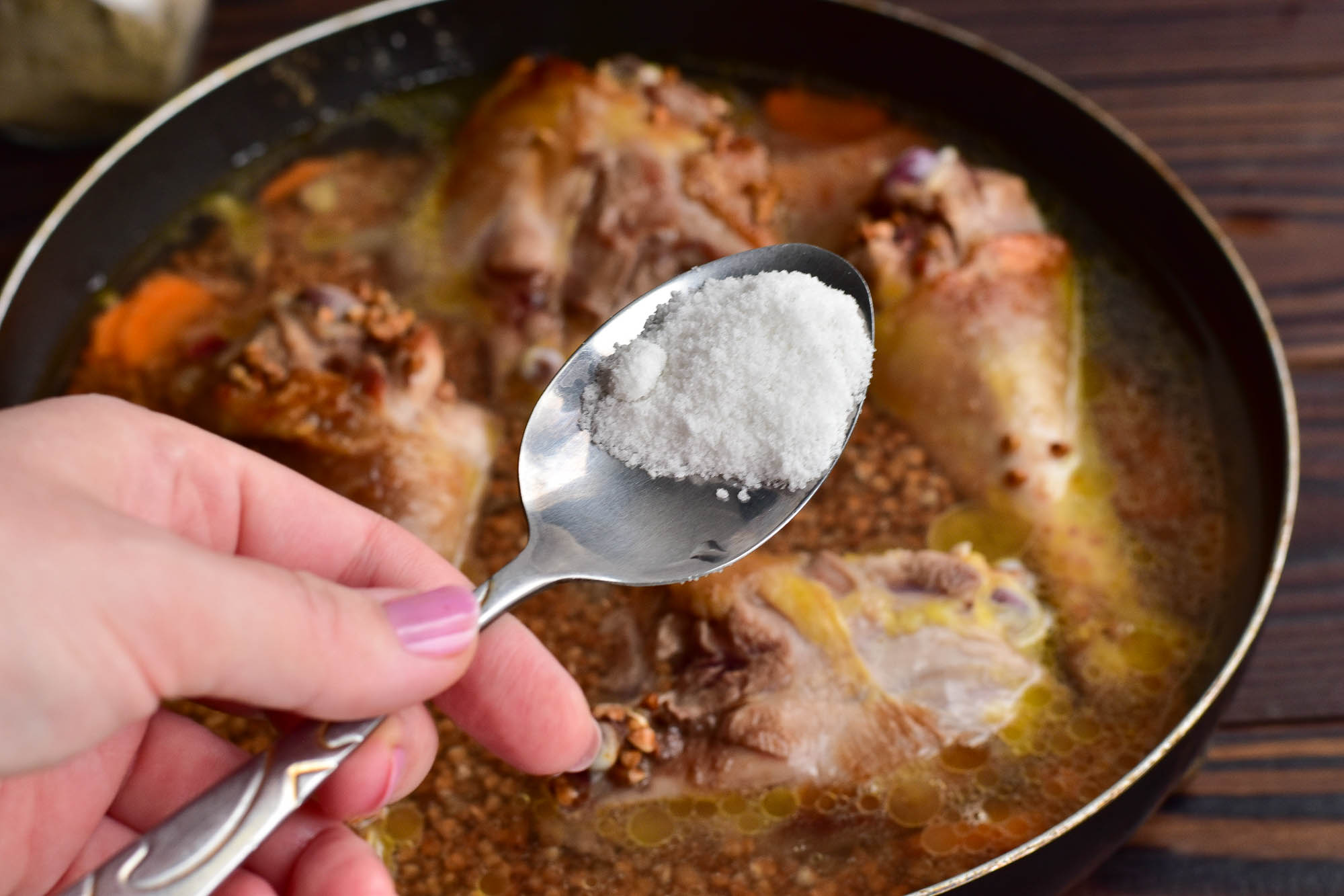 Шаг 6 приготовления Гречка с курицей на сковороде