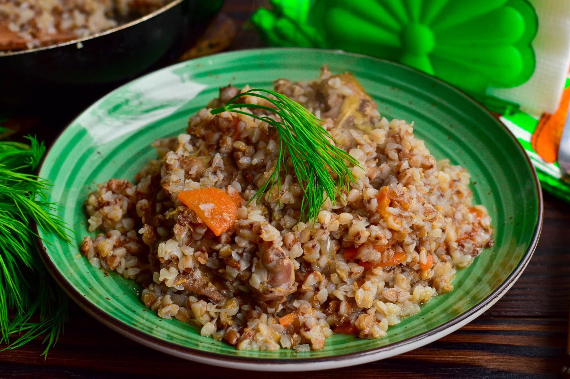 Шаг 8 приготовления Гречка с курицей на сковороде
