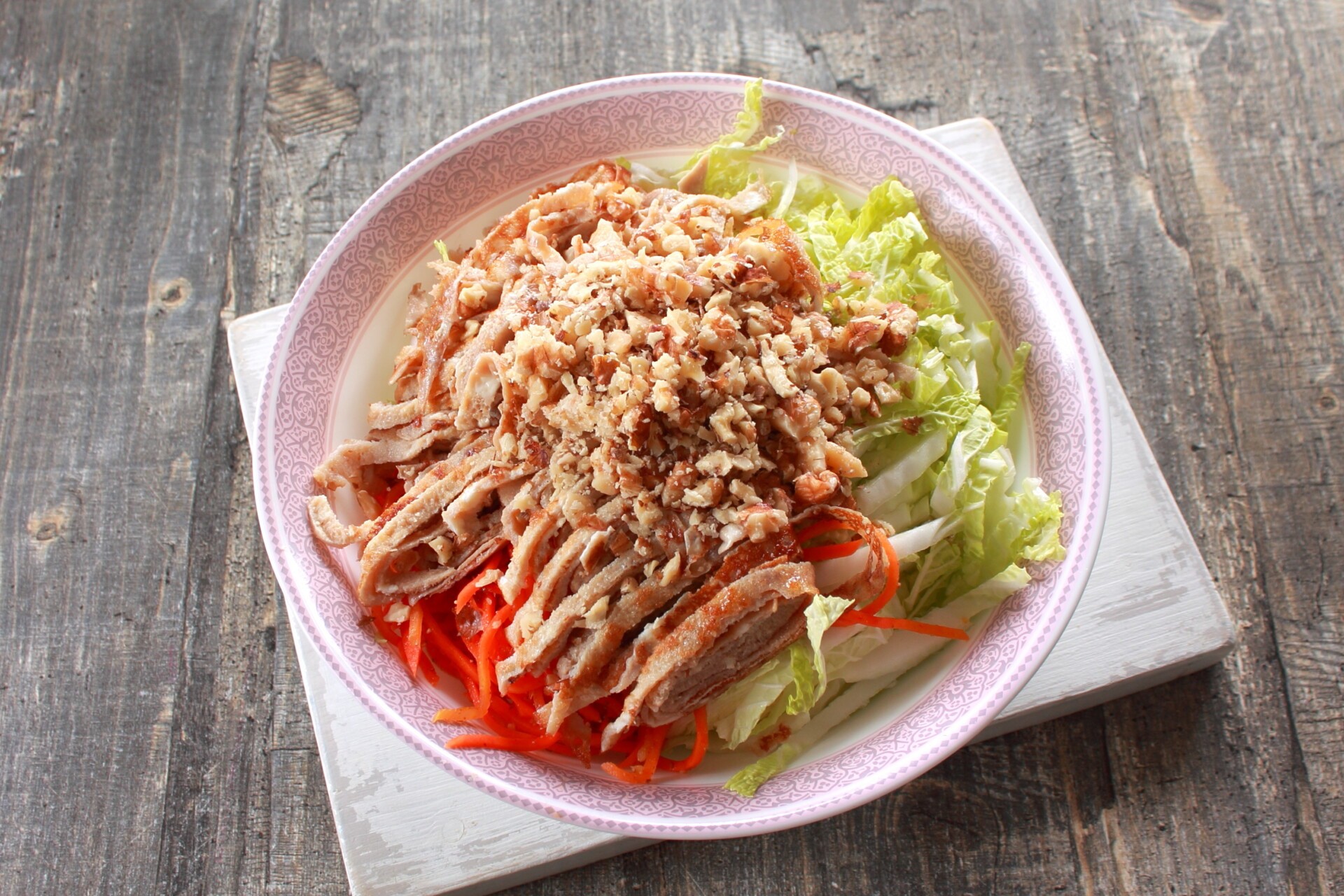 Шаг 7 приготовления Салат "Корейская курица" с блинами