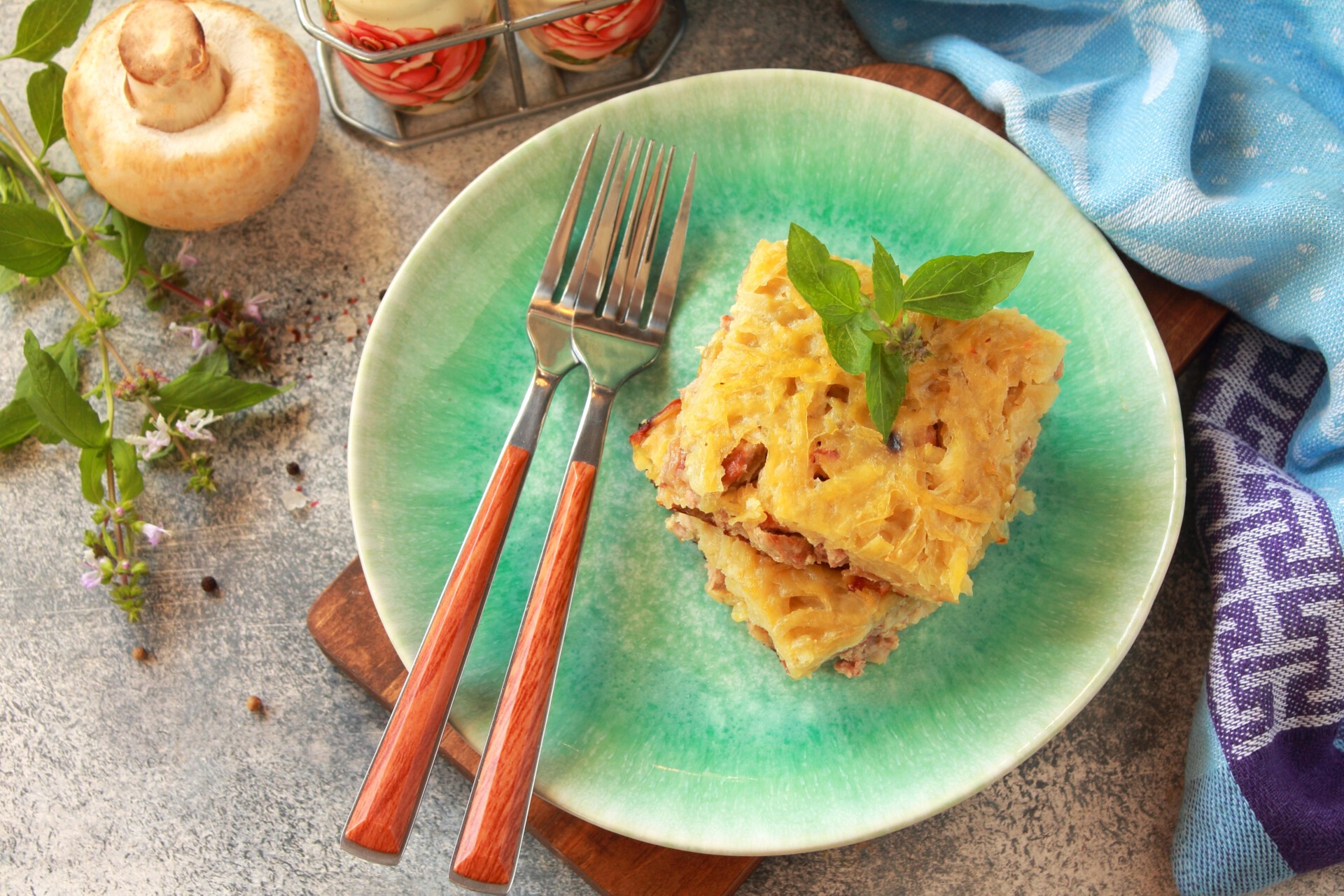 Шаг 11 приготовления Картофельная бабка с мясом и грибами