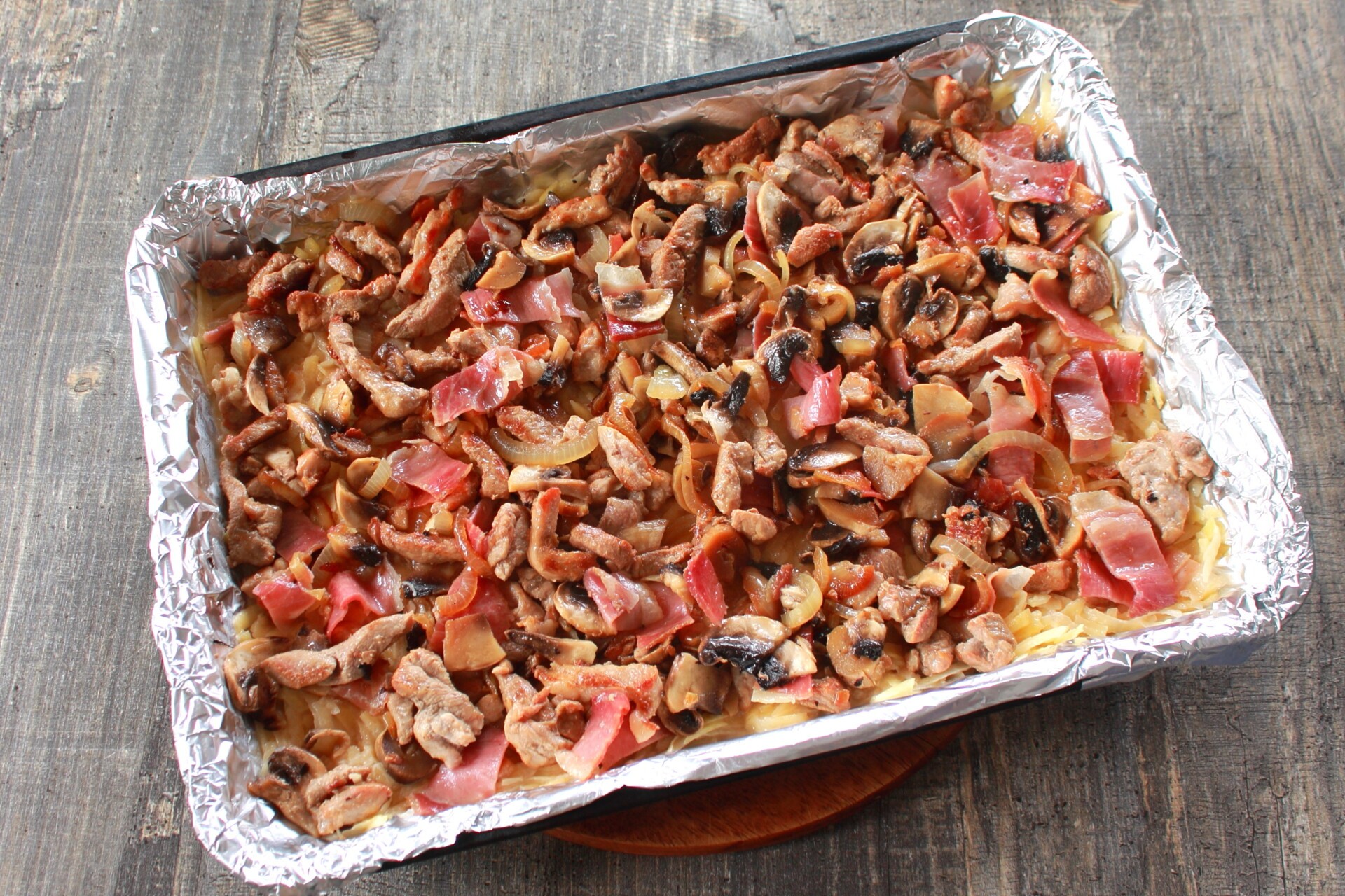 Шаг 8 приготовления Картофельная бабка с мясом и грибами