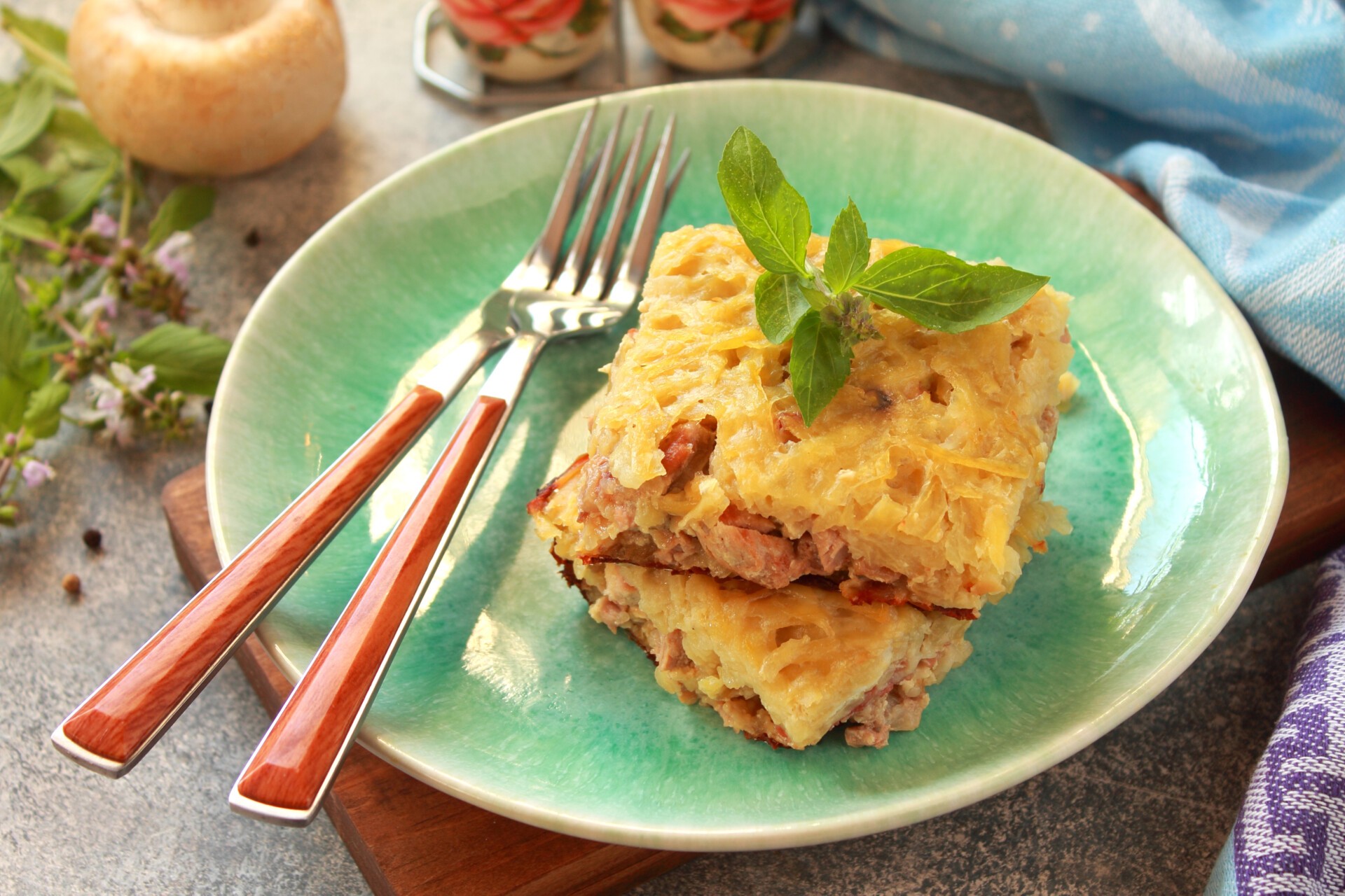 Обложка рецепта Картофельная бабка с мясом и грибами