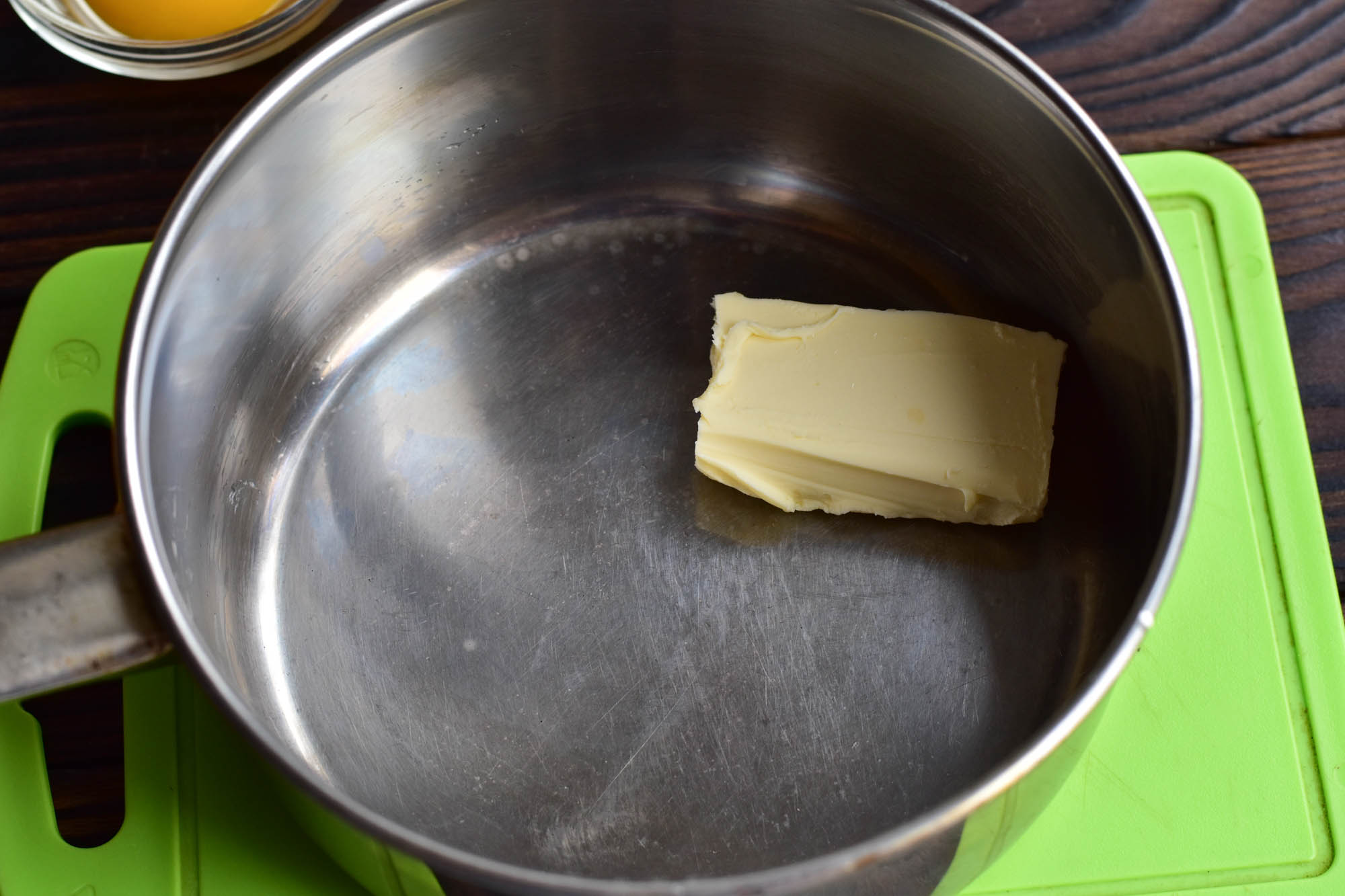 Шаг 1 приготовления Гренки с сыром по-валлийски