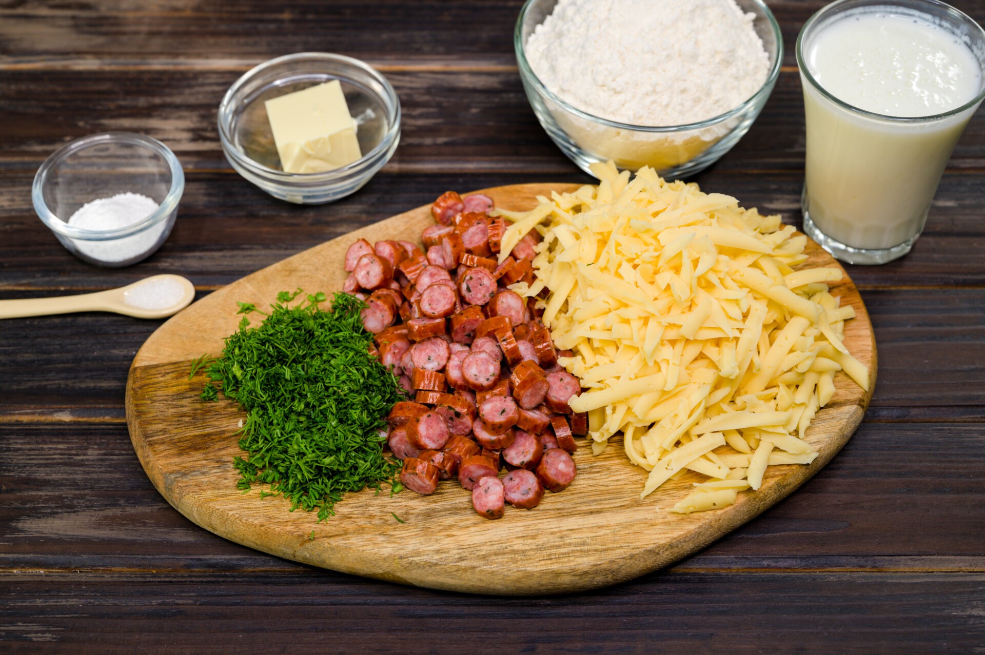 Шаг 1 приготовления Сконы с сыром и колбасой