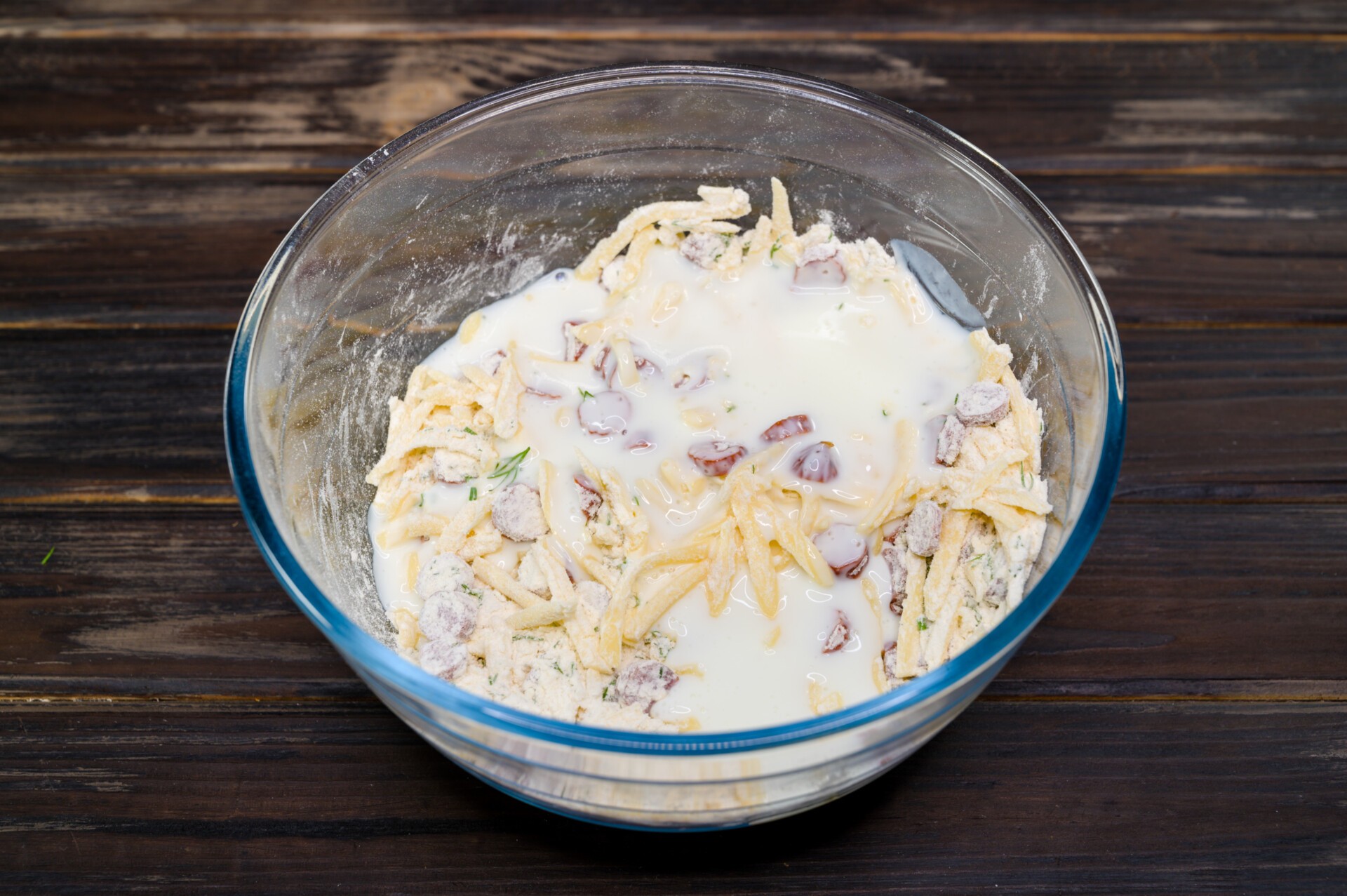 Шаг 5 приготовления Сконы с сыром и колбасой