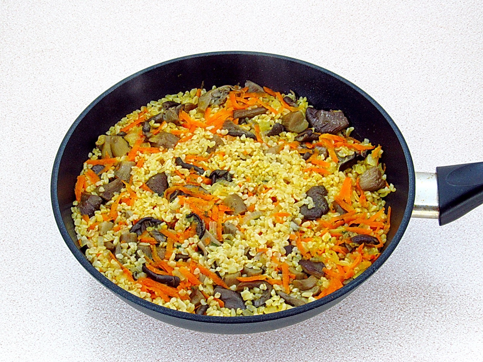 Шаг 10 приготовления Булгур с овощами и вешенками