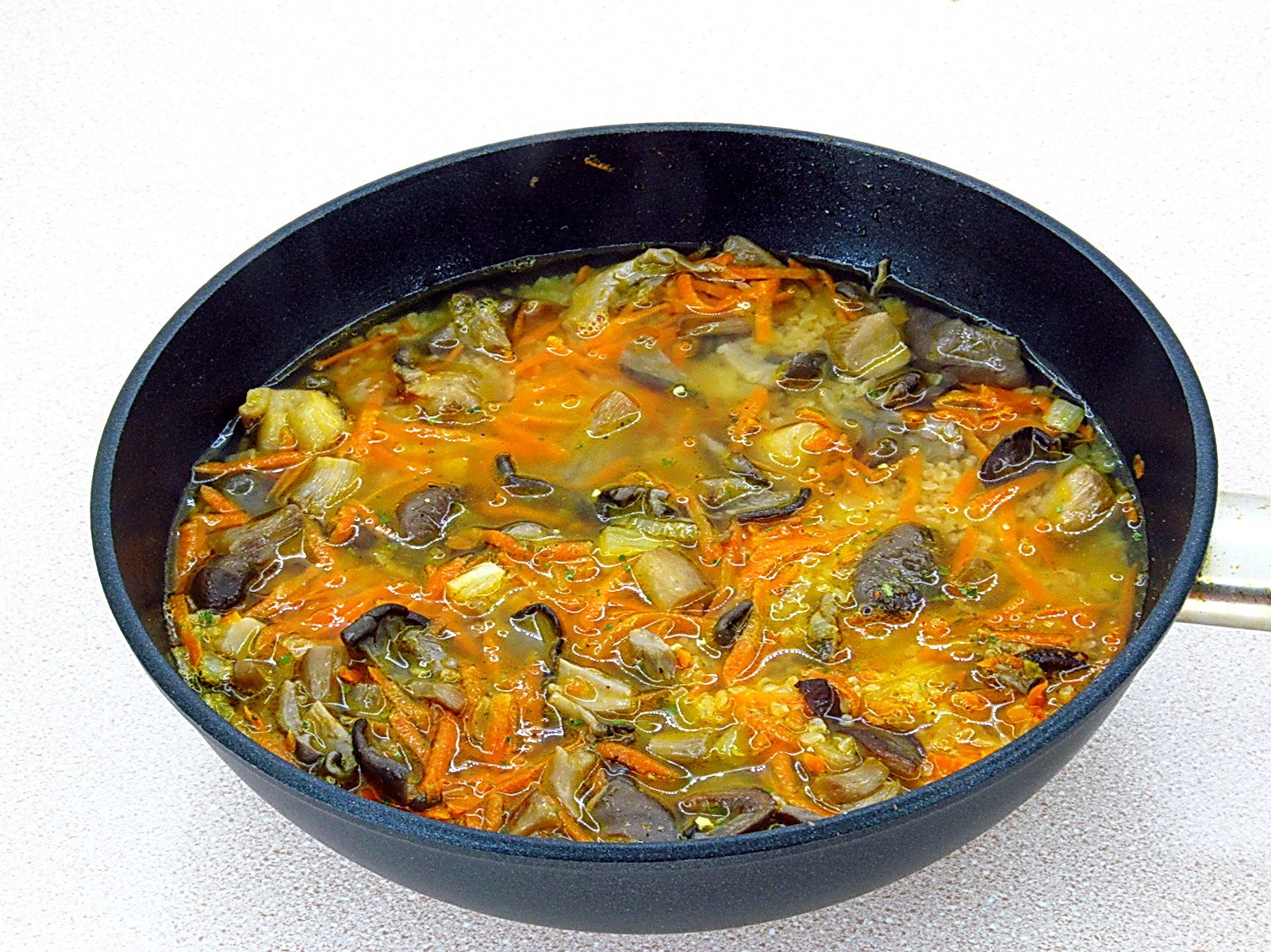 Шаг 9 приготовления Булгур с овощами и вешенками