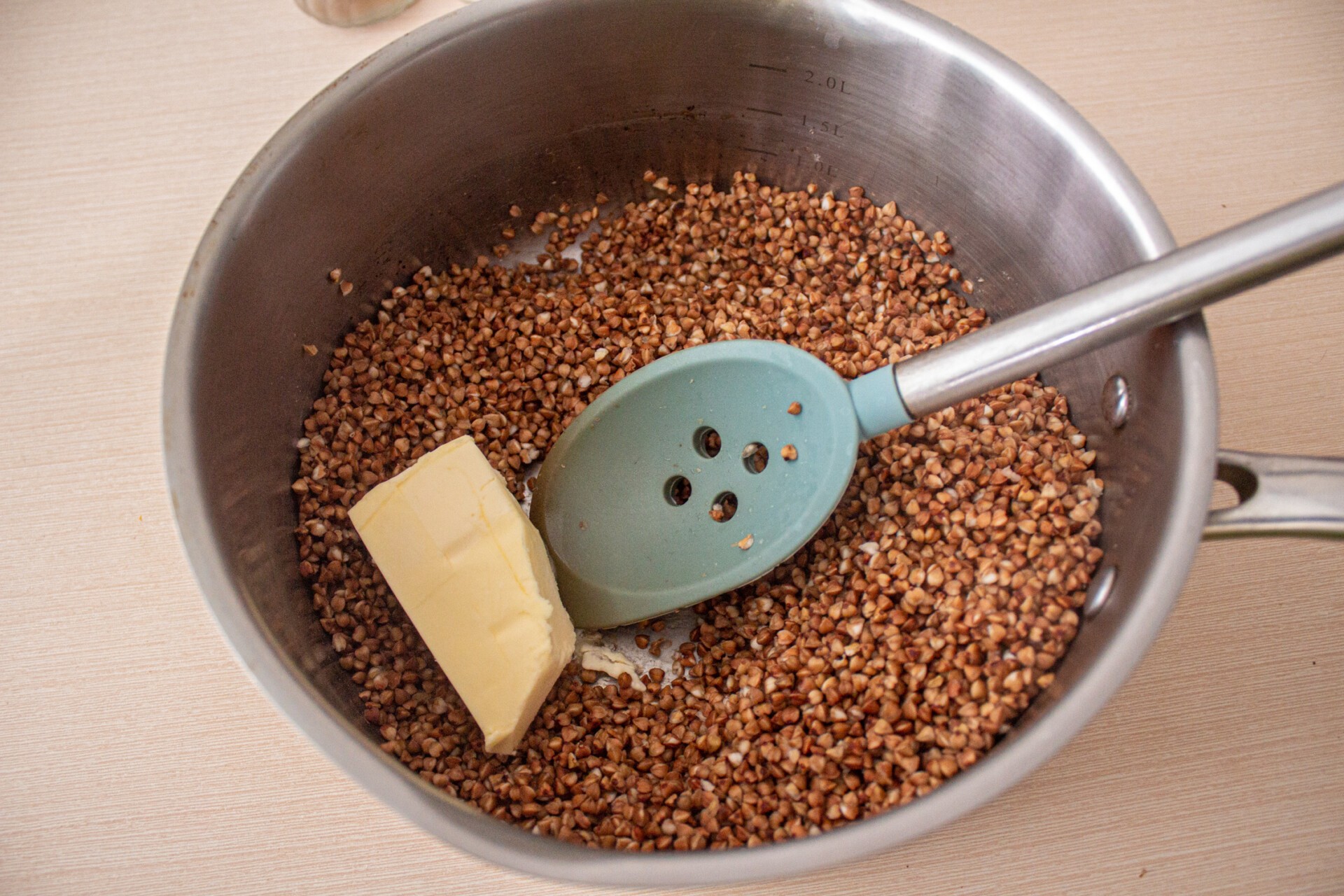 Шаг 3 приготовления Гречневая каша с яйцом и луком