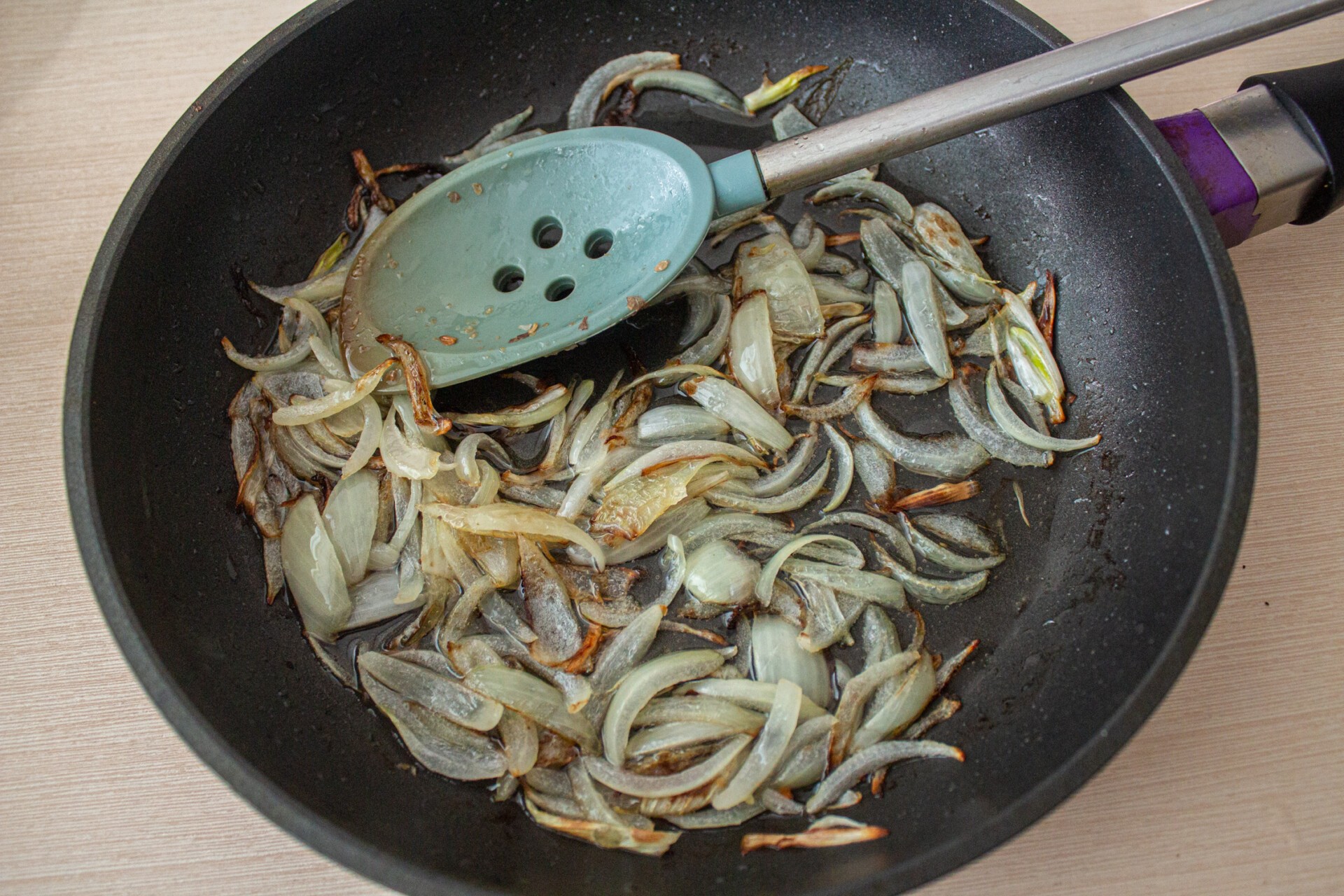 Шаг 4 приготовления Гречневая каша с яйцом и луком