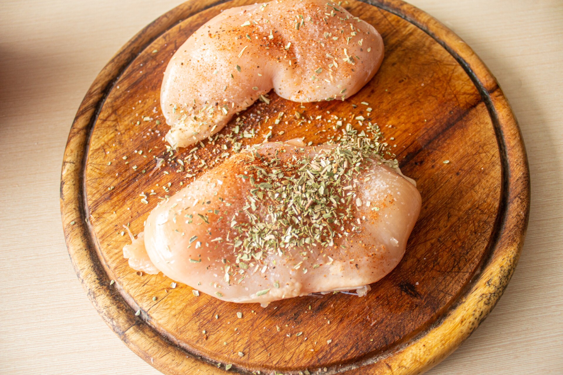 Шаг 1 приготовления Куриные грудки в итальянском стиле