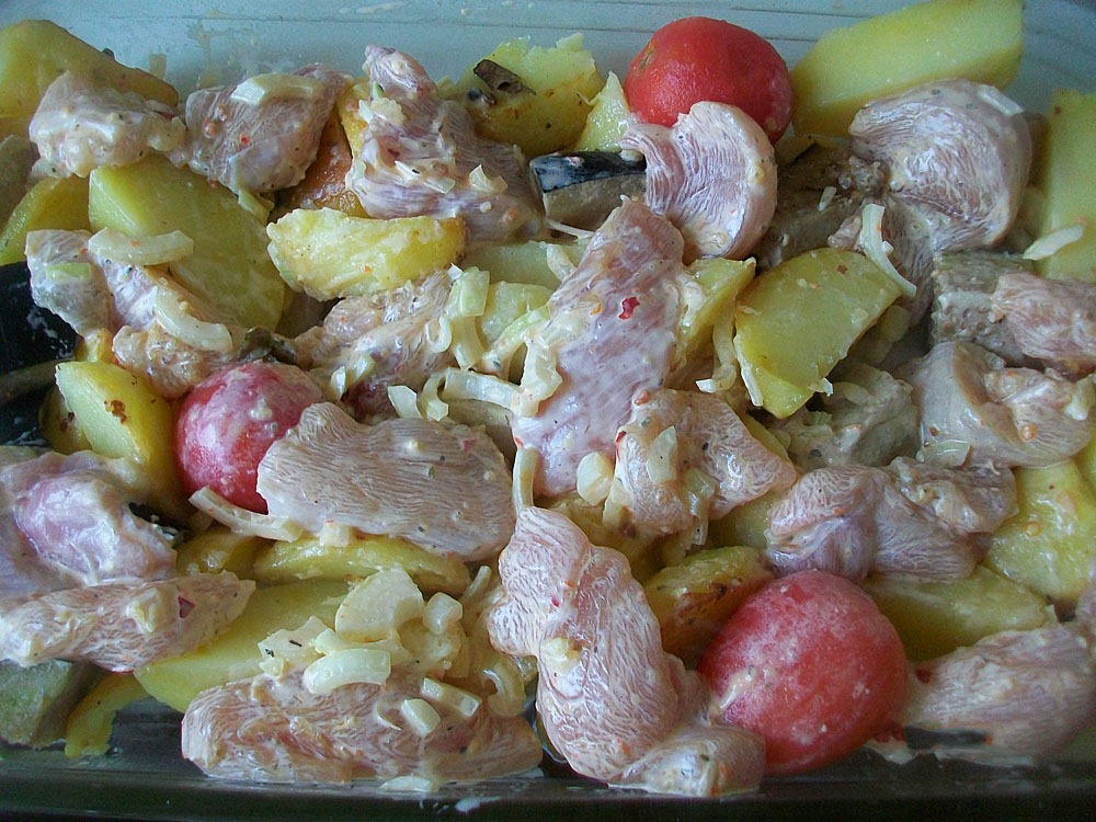 Шаг 11 приготовления Картошка с курицей и овощами в духовке. Баклажаны, помидоры, куриное филе и картошка запеченные в духовке