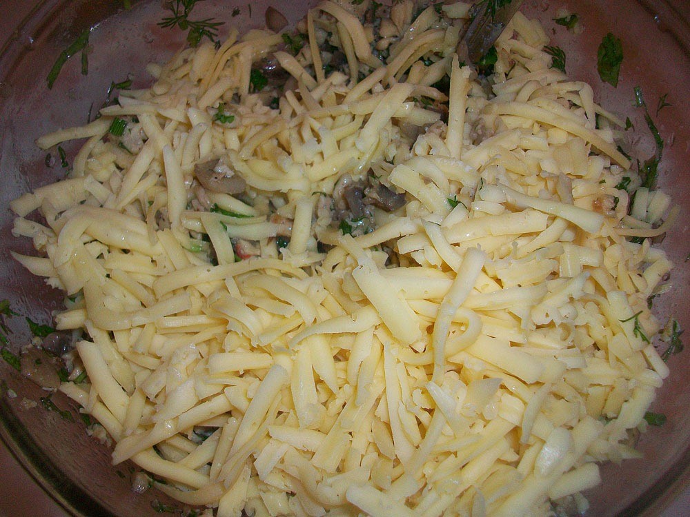 Шаг 12 приготовления Блинчики с курицей, грибами и сыром. Налистники с начинкой из грибов, сыра и куриного филе
