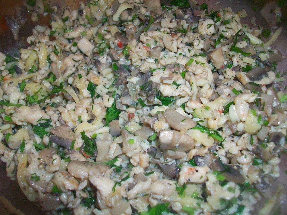 Шаг 13 приготовления Блинчики с курицей, грибами и сыром. Налистники с начинкой из грибов, сыра и куриного филе