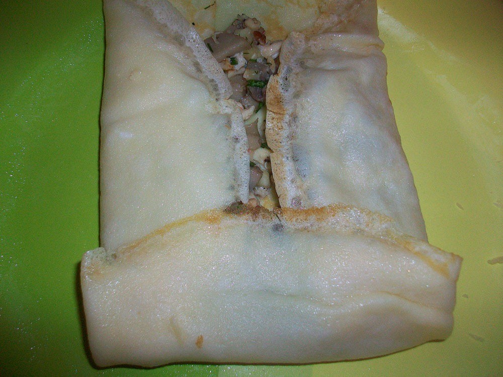 Шаг 16 приготовления Блинчики с курицей, грибами и сыром. Налистники с начинкой из грибов, сыра и куриного филе