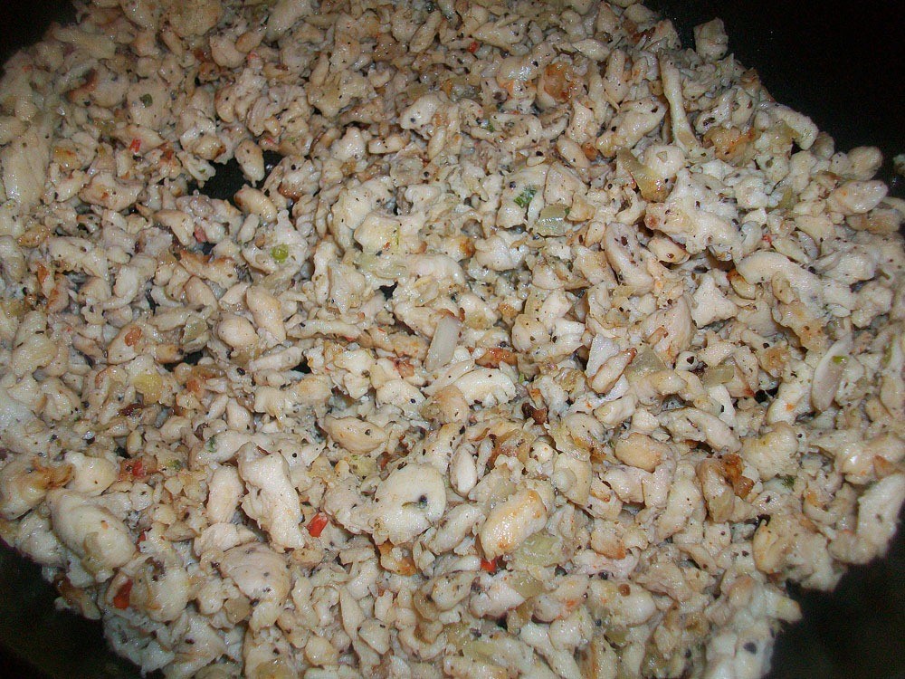 Шаг 6 приготовления Блинчики с курицей, грибами и сыром. Налистники с начинкой из грибов, сыра и куриного филе