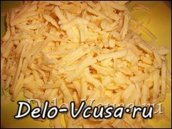 Шаг 10 приготовления Начинка из курицы, грибов, зелени и сыра