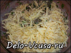 Шаг 12 приготовления Начинка из курицы, грибов, зелени и сыра