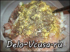 Шаг 3 приготовления Начинка из курицы, грибов, зелени и сыра