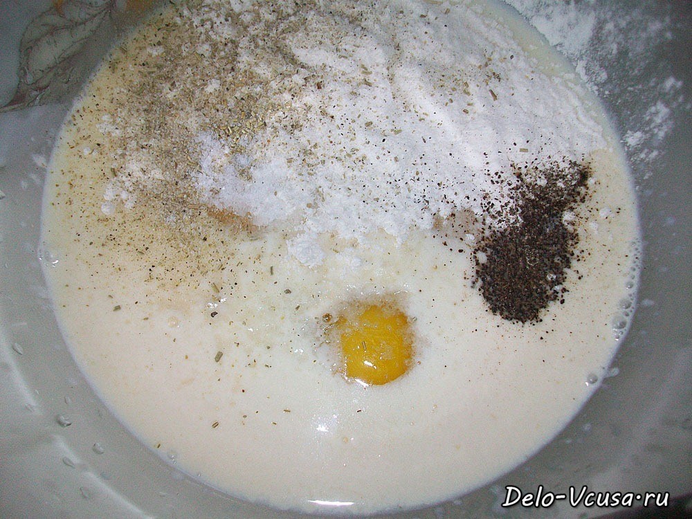 Шаг 6 приготовления Омлет с картошкой, сосисками, зеленью и плавлеными сырками в духовке