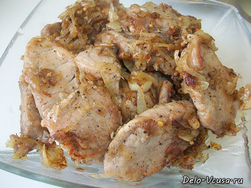 Шаг 9 приготовления Свиная вырезка жаренная с луком и чесноком