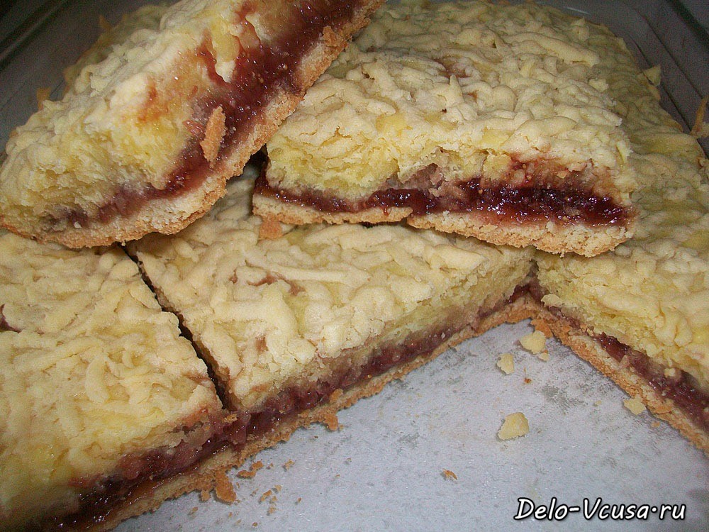 Шаг 17 приготовления Песочный пирог с клубничным джемом и творогом