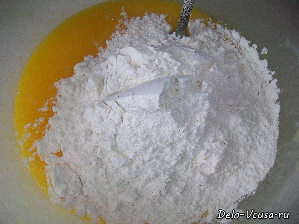 Шаг 3 приготовления Песочный пирог с клубничным джемом и творогом
