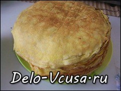 Шаг 1 приготовления Бендерики с мясом. Блинчики с сырым фаршем