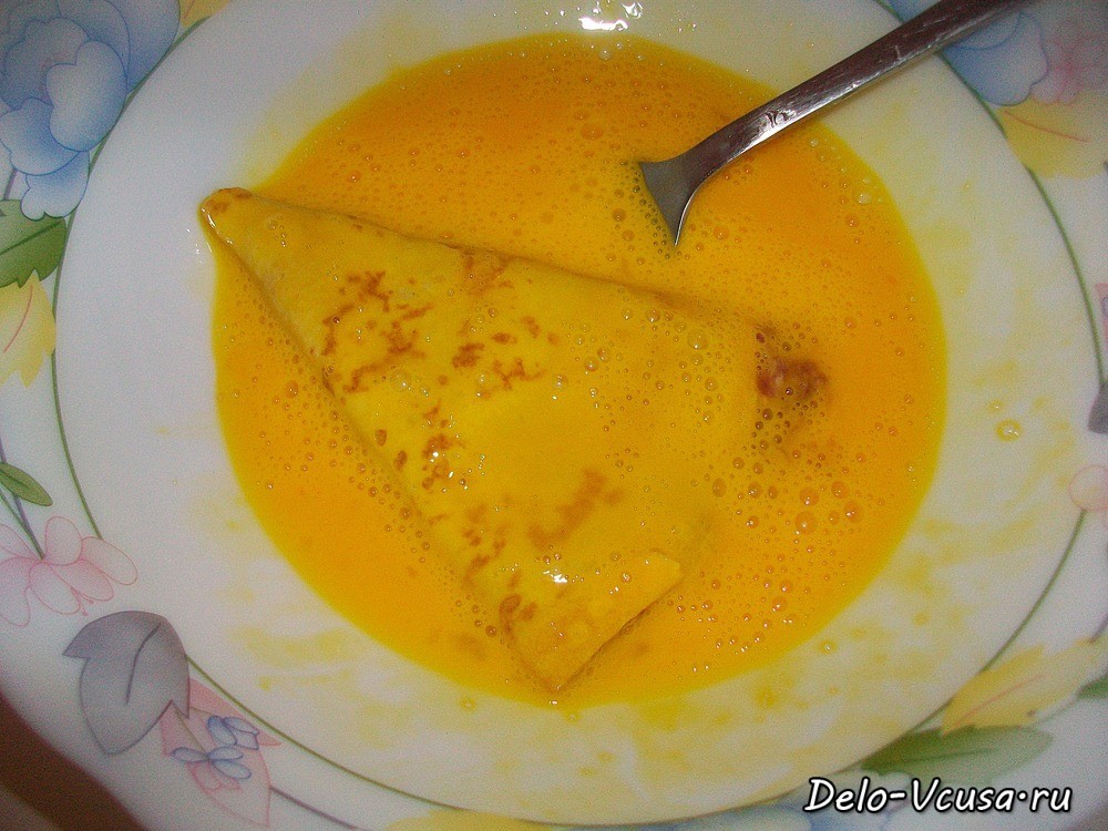 Шаг 13 приготовления Бендерики с мясом. Блинчики с сырым фаршем