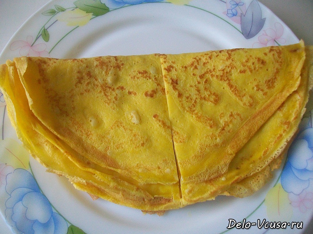 Шаг 5 приготовления Бендерики с мясом. Блинчики с сырым фаршем