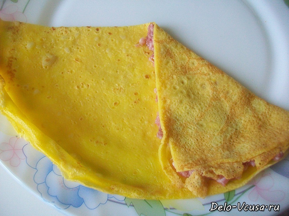 Шаг 7 приготовления Бендерики с мясом. Блинчики с сырым фаршем