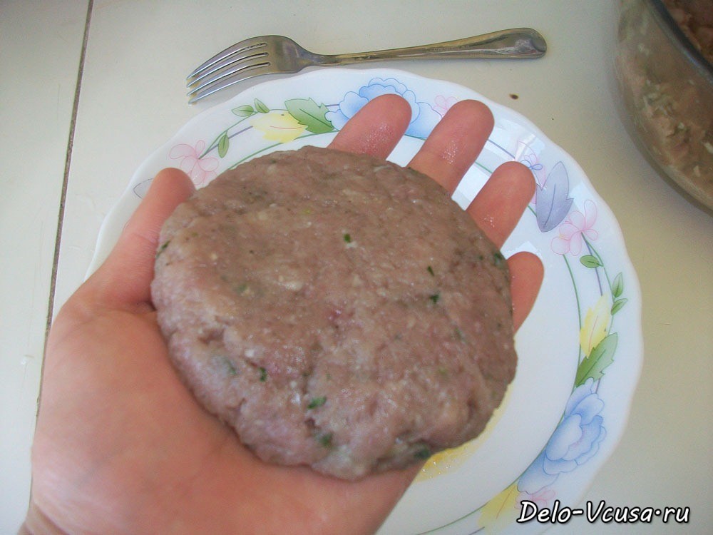 Шаг 7 приготовления Бризоль из мясного фарша с твердым сыром