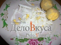 Шаг 7 приготовления Салат "Ромашка"