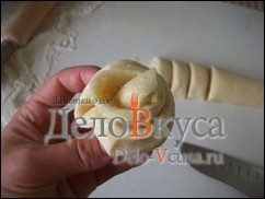 Шаг 7 приготовления Плюшки с сахаром "Розочки"