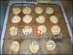 Шаг 9 приготовления Плюшки с сахаром "Розочки"