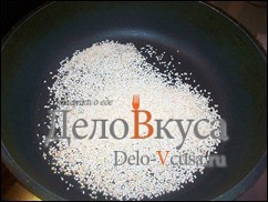 Шаг 3 приготовления Куриные котлеты с кунжутом и зеленым луком