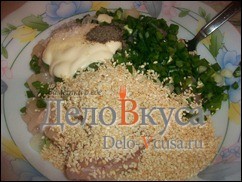 Шаг 4 приготовления Куриные котлеты с кунжутом и зеленым луком