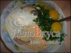 Шаг 5 приготовления Куриные котлеты с кунжутом и зеленым луком