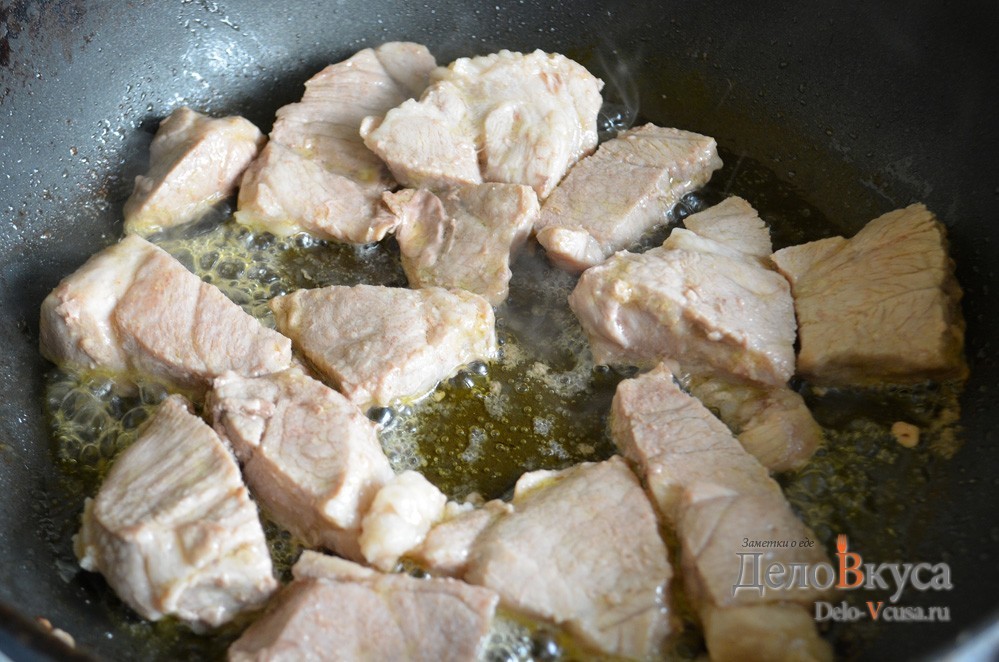Шаг 2 приготовления Жаркое по-домашнему с мясом и грибами