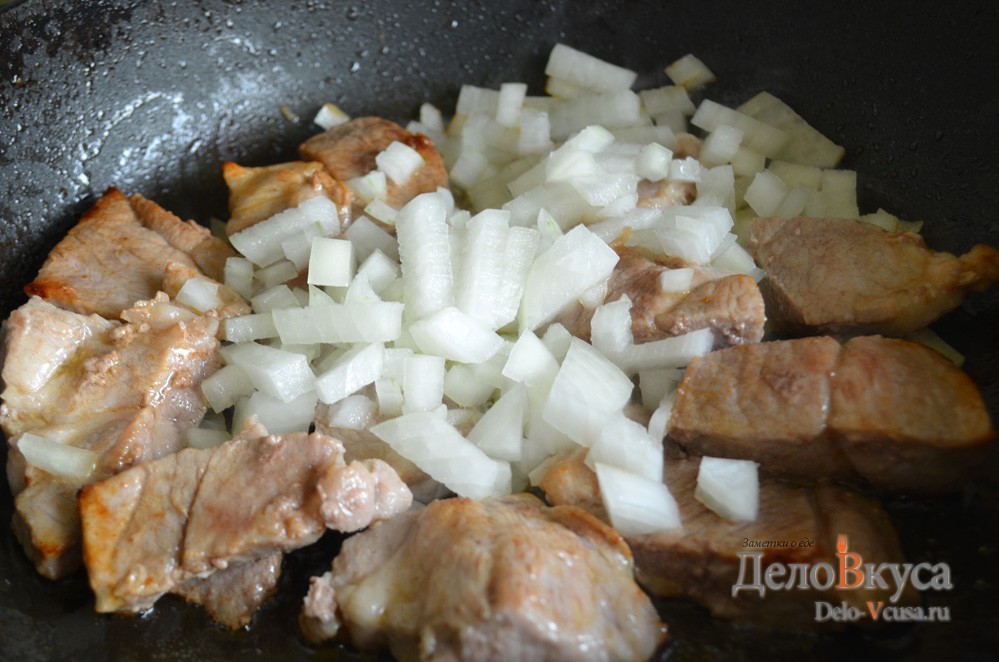 Шаг 3 приготовления Жаркое по-домашнему с мясом и грибами