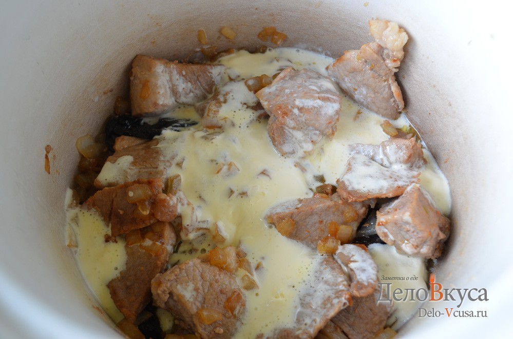 Шаг 5 приготовления Жаркое по-домашнему с мясом и грибами